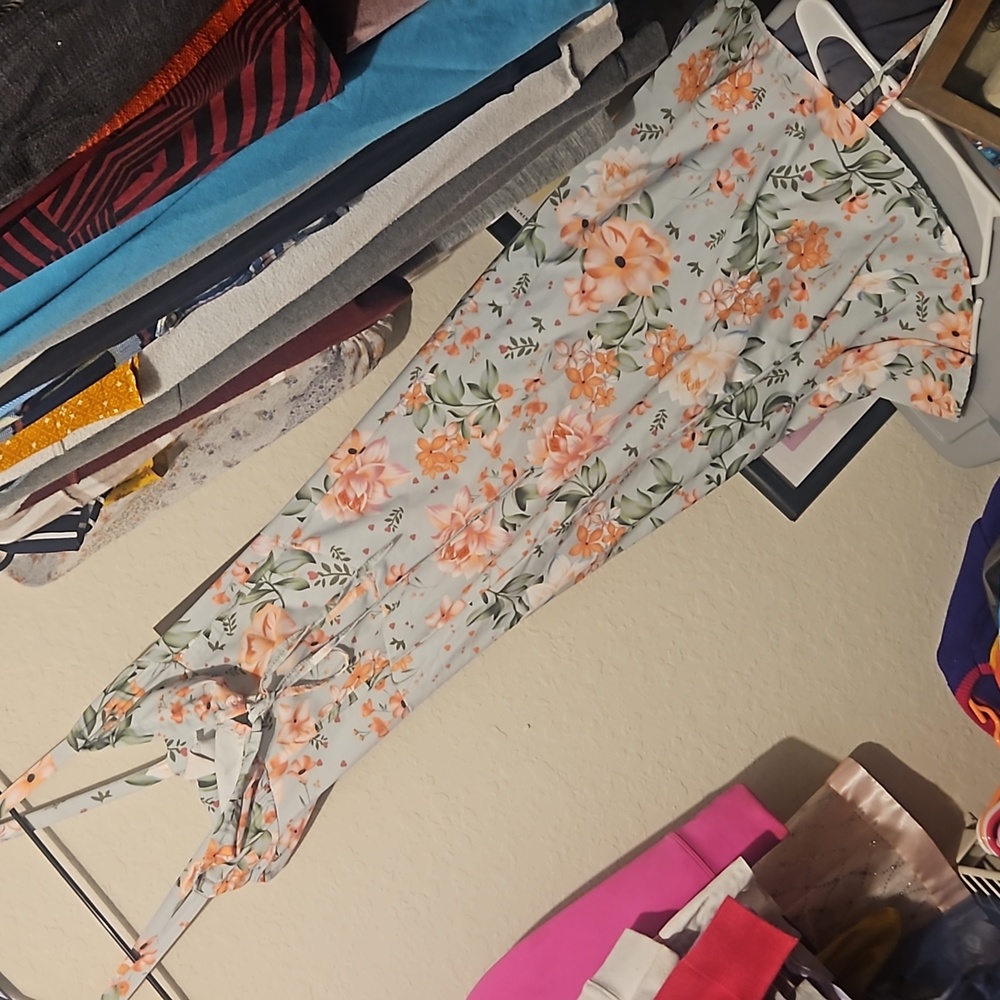 Pictures do not justice! Super adorable  Vintage Dress 👗